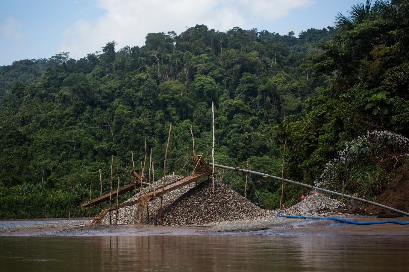 IMPACTO. La minería informal ocupa áreas de comunidades indígenas en Amazonas, Loreto y Madre de Dios.
