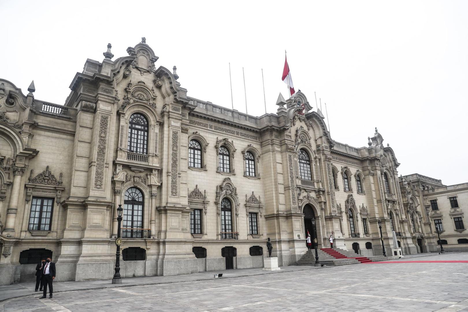 OPACIDAD. El 77% de los gastos del Gobierno para defensa de funcionarios usa órdenes de servicio, modalidad opaca en información.