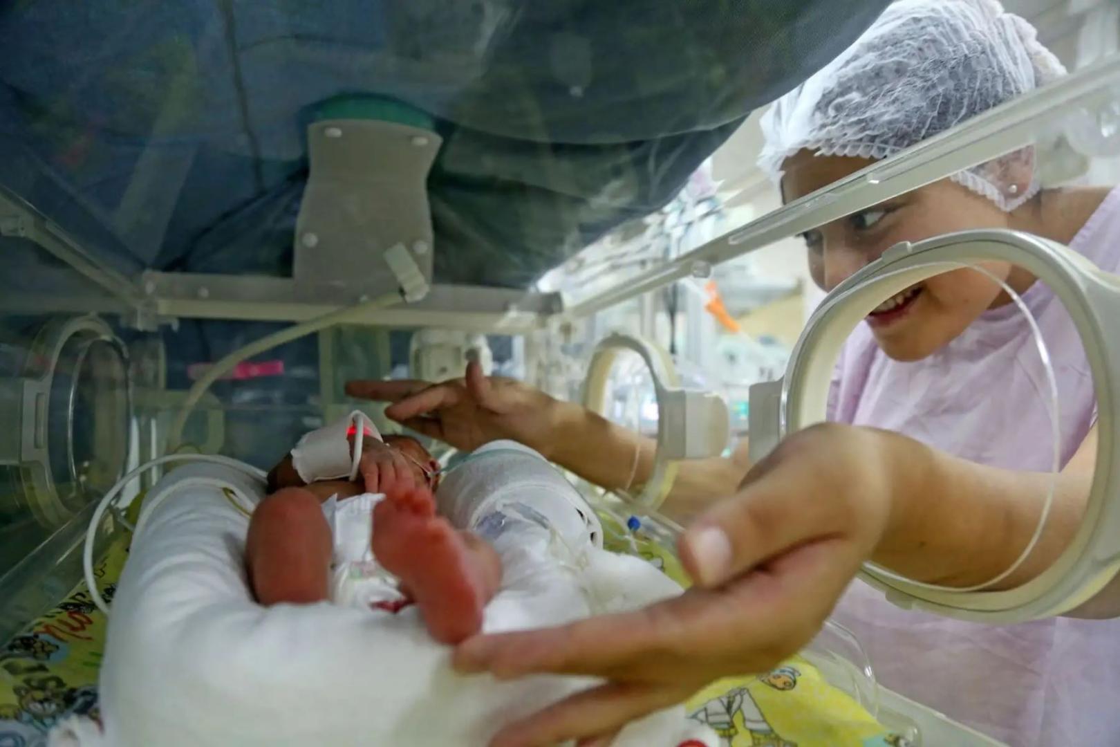 COSTOS. Tratar una infección por bacterias resistentes en un recién nacido cuesta USD 349, es decir, más que un sueldo mínimo.