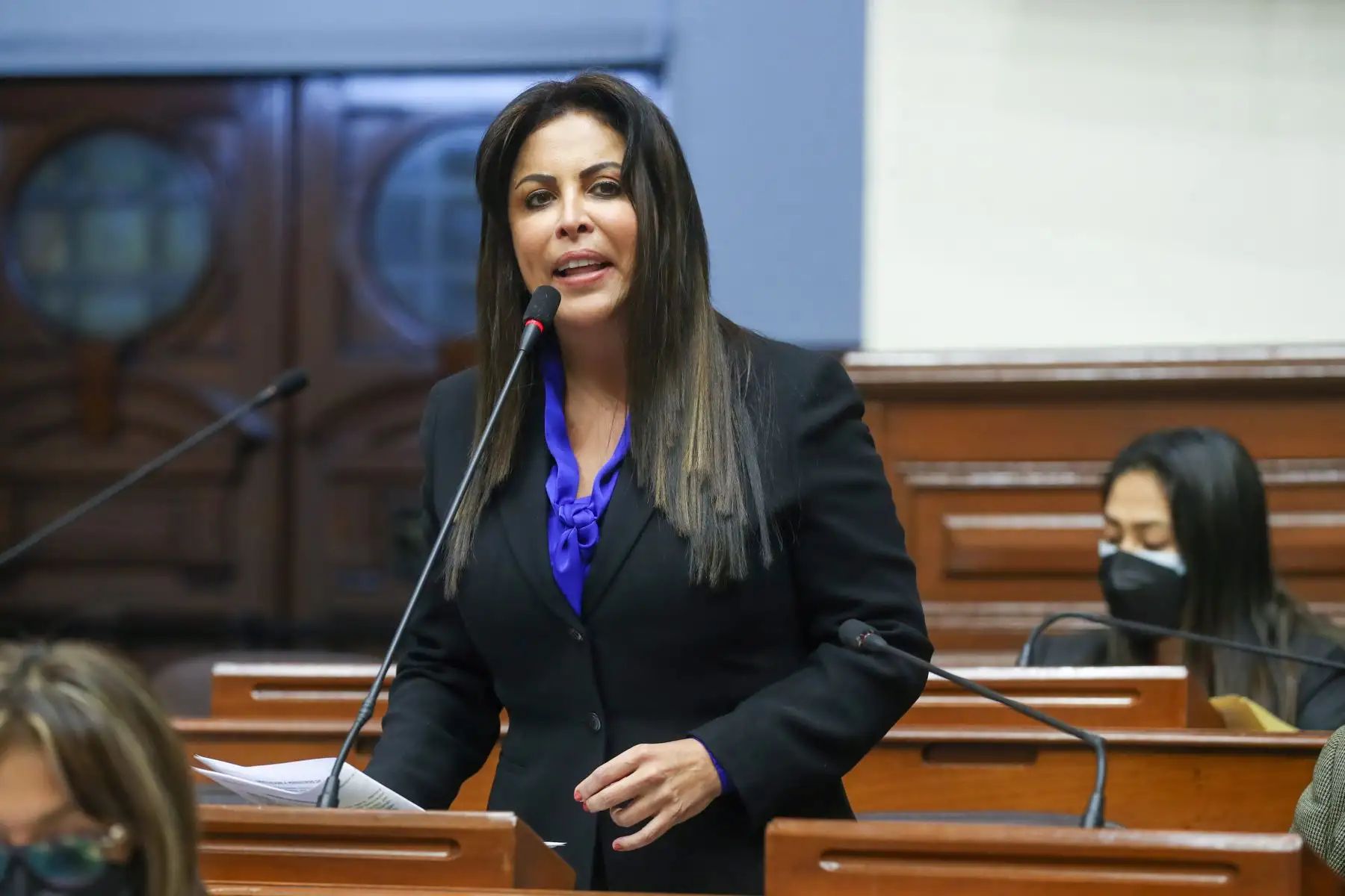 Es engañosa la versión de Chirinos acerca de que ninguna otra bancada quería apoyar la moción de censura contra Santiváñez