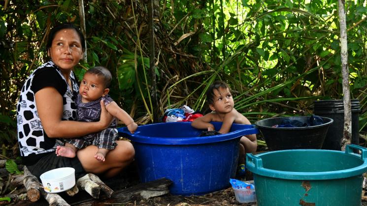 SECUELAS. Cientos de mujeres, pescadores y agricultores de la Amazonía trabajan el triple para conseguir el mínimo de alimentos, cuenta el autor. SECUELAS. Cientos de mujeres, pescadores y agricultores de la Amazonía trabajan el triple para conseguir el mínimo de alimentos, cuenta el autor.